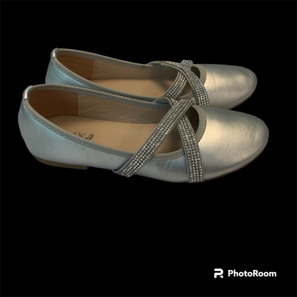Taxi Girl silver dress shoes size 1 - Picture 2 of 4